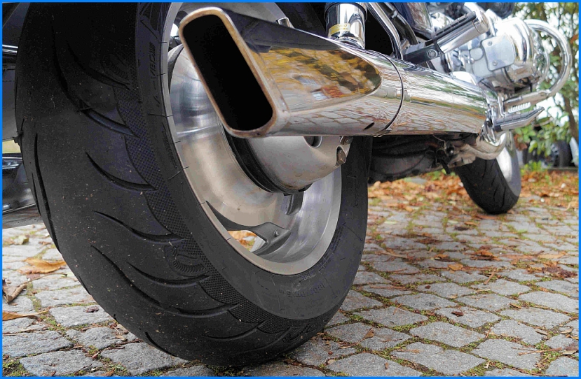 AVON COBRA CHROME auf Honda F6C Valkyrie